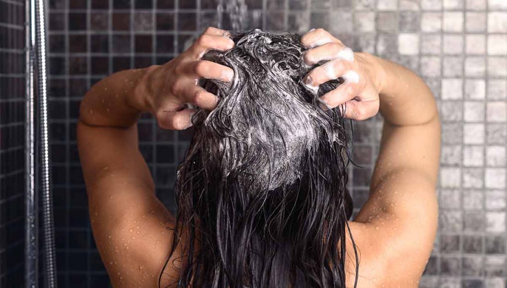 quelle fréquence se laver ses cheveux